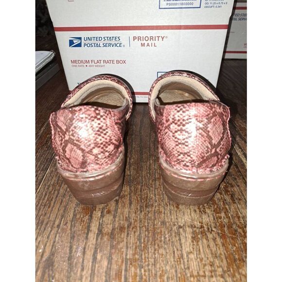 7M b.o.c. Born Clogs Loafers Wedge Heel Pink Brown Faux Leather Snakeskin Shoes - Picture 5 of 8